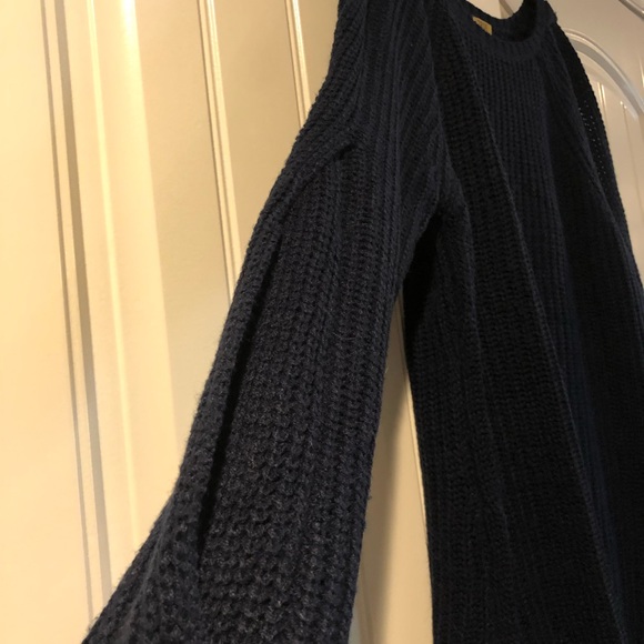 Sweater - Picture 2 of 4